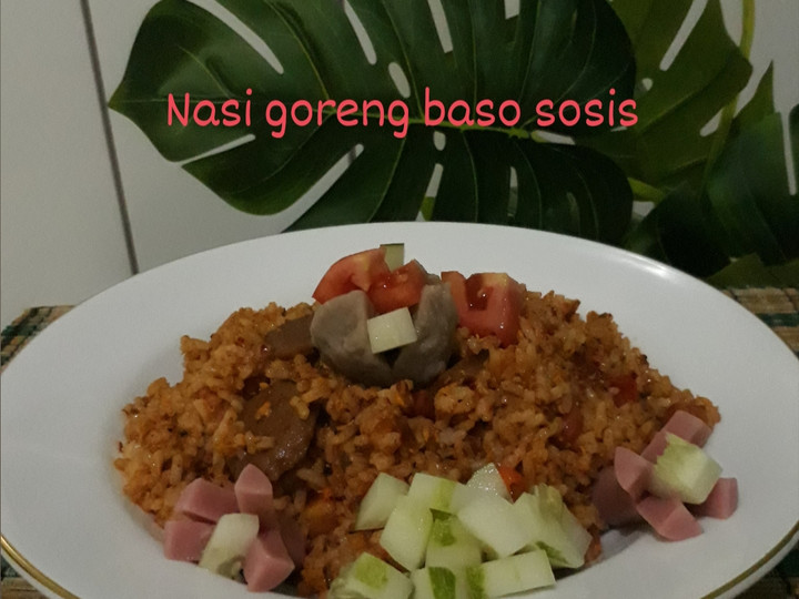 Cara Gampang Menyiapkan Nasi goreng baso dan sosis, sedap dan mantap yang Bikin Ngiler