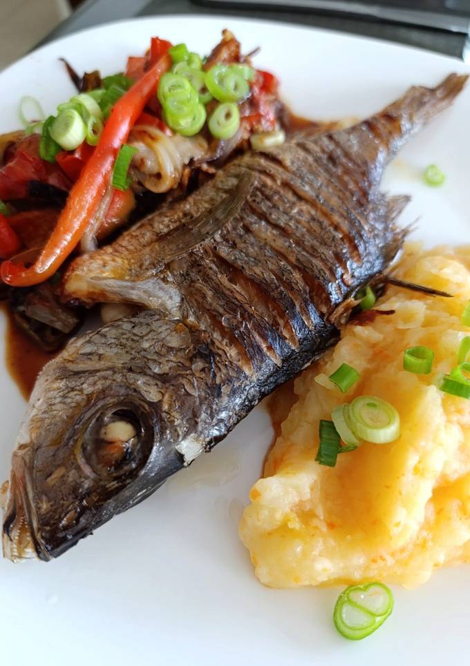 Рибка запечена з овочами 🐟