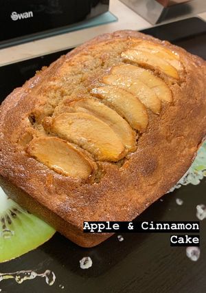 A picture of Amy’s Apple & Cinnamon Cake.
