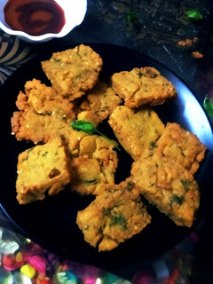 कोथिंबीर वडी (kothimbir recipe in Hindi) रेसिपी मुख्य फोटो