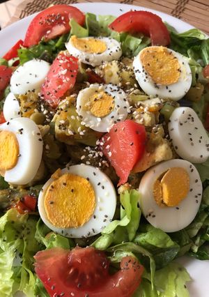 Una foto de Ensalada TaiLau de pollo