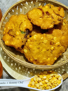 A picture of Chana dal vada.