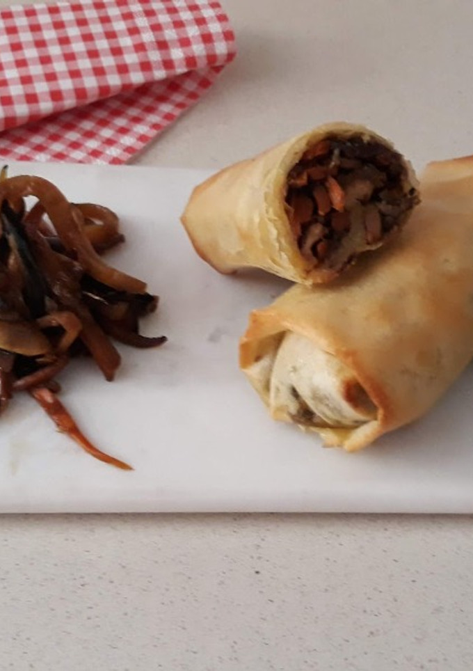 Una foto de Champiñones y verdura en masa filo
