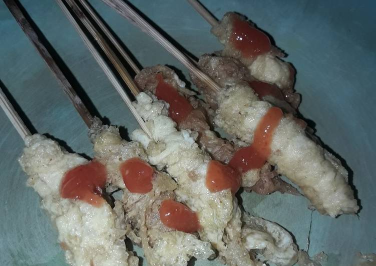 Langkah Menyiapkan Sate telur dadar jajanan jadoel yang Lezat Sekali