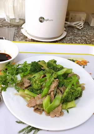 Hình của món Bò xào bông cải sốt dầu hào.