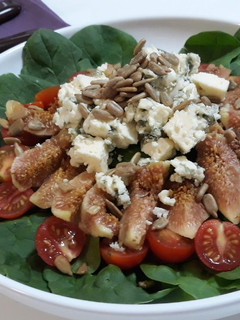 Una foto de Ensalada con higos