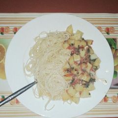 A picture of Sparghetti and potatoes stew.