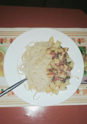 A picture of Sparghetti and potatoes stew.