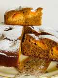 Bizcocho con albaricoques y azúcar integral (moscovado)