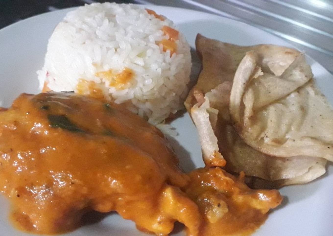 Pollo en salsa de tomate