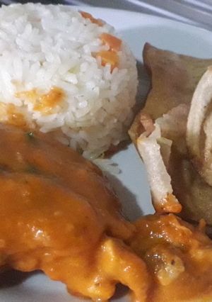 Una foto de Pollo en salsa de tomate