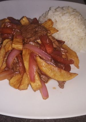 Una foto de Lomo Saltado