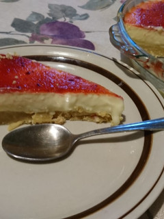 Una foto de Cheesecake con dulce de frambuesa