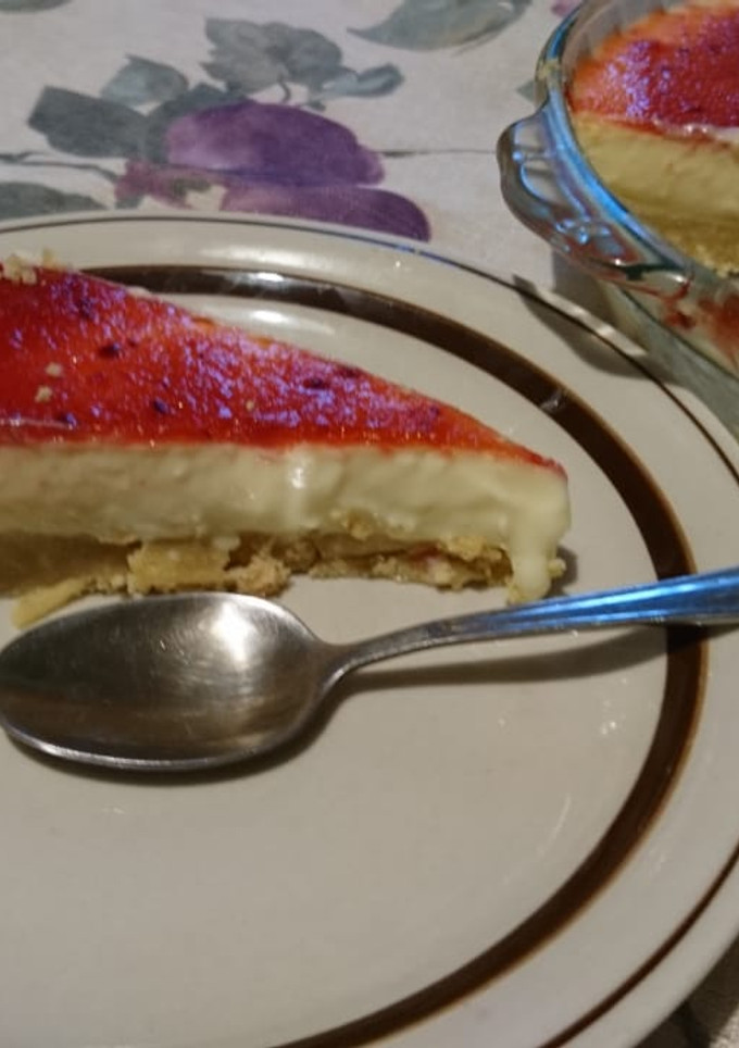 Una foto de Cheesecake con dulce de frambuesa