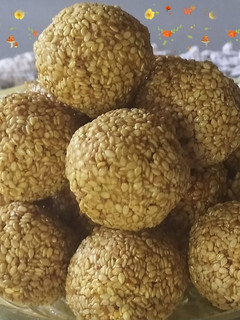 તલના લાડુ (Tal Laddu Recipe In Gujarati) રેસીપી મુખ્ય ફોટો