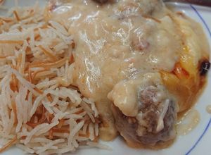 صورة لوصفة كرات اللحمة مع الفطر بالبشاميل 😋