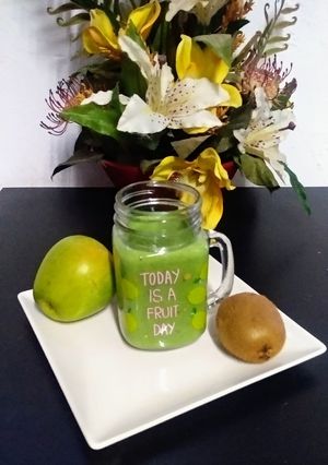 Una foto de Batido de kiwi y manzana