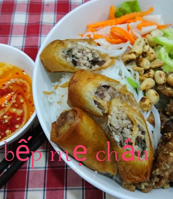 A picture of Bún Thịt Nướng.