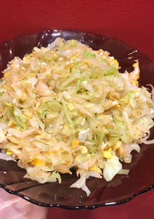 Una foto de Huevos revueltos con repollo