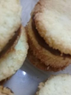 Una foto de Alfajores De Coco Y Dulce De Leche