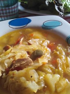 Una foto de Guisado de pollo recuperado y garrofón