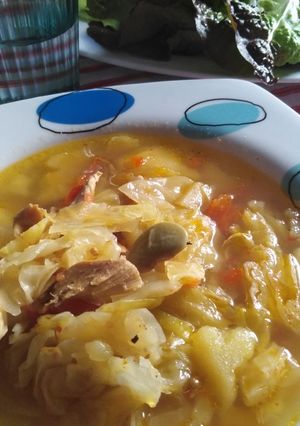 Una foto de Guisado de pollo recuperado y garrofón