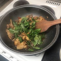 A picture of Taiwanese Three cups chicken(三杯鸡).