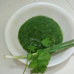 A picture of Dhaniya lehsun pati chutney.