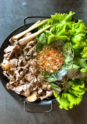 Hình của món Bê Thui Hấp Sả Gừng Lá Tía Tô.