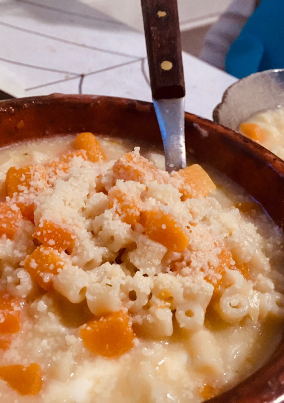 Una foto de Sopa de fideos súper fácil, económica y muy rica