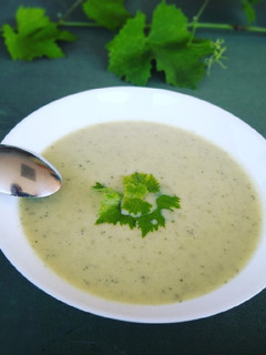 Una foto de Crema con calabacín de la huerta y nata