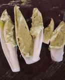 Endibias con crema guisantes
