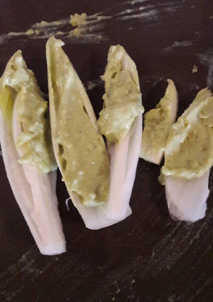 Una foto de Endibias con crema guisantes