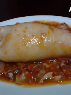 Una foto de Calamar de Cadiz, relleno en salsa al vino Fino de Jerez