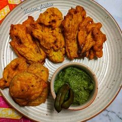 Pumpkin flower pakoda A picture of Pumpkin flower pakoda.