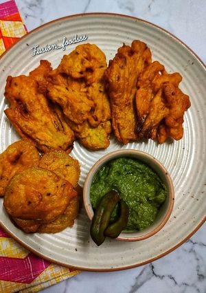 A picture of Pumpkin flower pakoda.