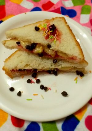 चोको जैम बनाना सैंडविच (Choco jam banana sandwich recipe in Hindi) रेसिपी मुख्य फोटो