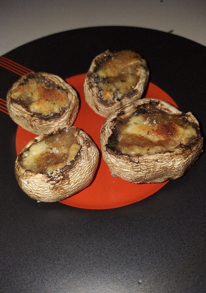 Una foto de Champiñones con roquefort