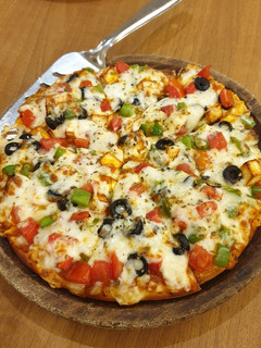 ફાર્મહાઉસ પીઝા (Farmhouse pizza recipe in Gujarati) રેસીપી મુખ્ય ફોટો