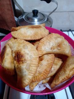 Una foto de Empanadas de carne picada (fritas)😋