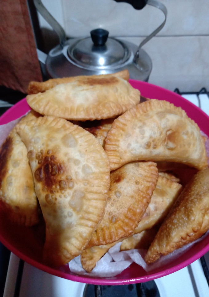 Una foto de Empanadas de carne picada (fritas)😋