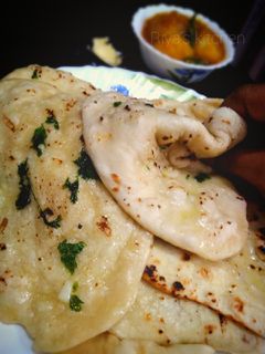 গার্লিক বাটার নান (garlic butter naan recipe in Bengali) রেসিপির প্রধান ছবি
