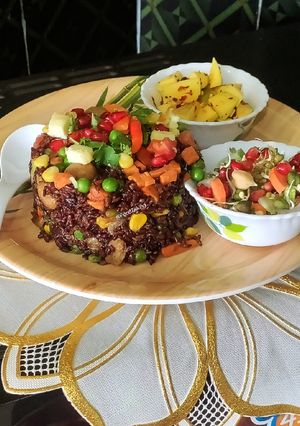 A picture of Fried Black Rice.