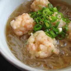 A picture of Prawn Balls & 'Harusame' Soup.