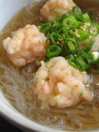 Easy Steps to Make Prawn Balls &amp; &#39;Harusame&#39; Soup the Can Spoil the Tongue Makes you drool