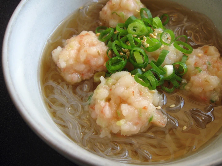 Easy Steps to Make Prawn Balls & 'Harusame' Soup the Can Spoil the Tongue Makes you drool