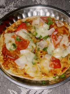 रोटी पिज़्ज़ा(roti pizza recipe in hindi) रेसिपी मुख्य फोटो