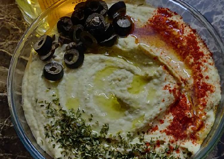 Recipe of Super Quick Homemade Hummus with soda cracker