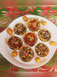 आलू कटोरी चाट (Aloo katori recipe in Hindi) रेसिपी मुख्य फोटो