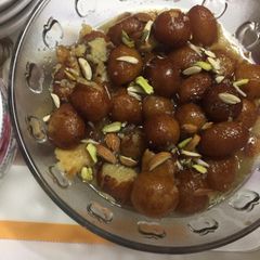 A picture of Gulab jamun.